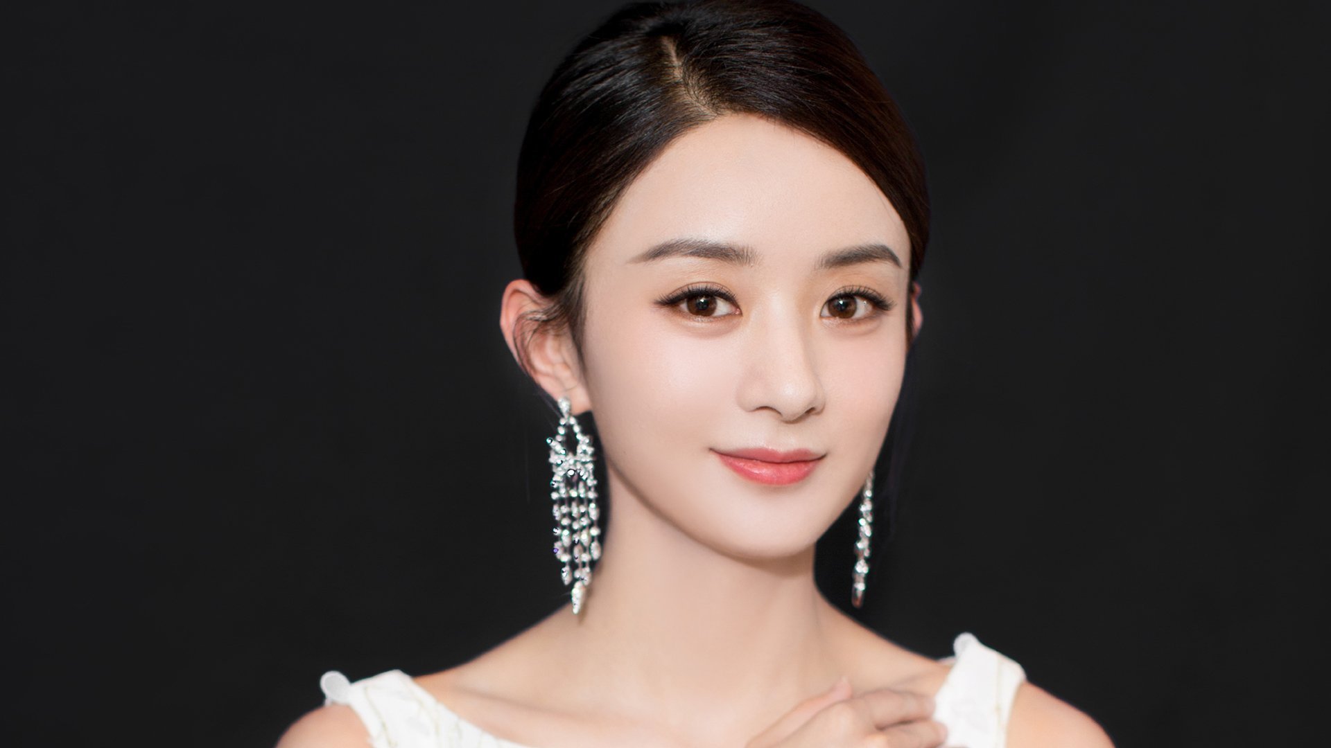 爱游戏-库里晒全家福庆祝结婚纪念日，库里结婚照